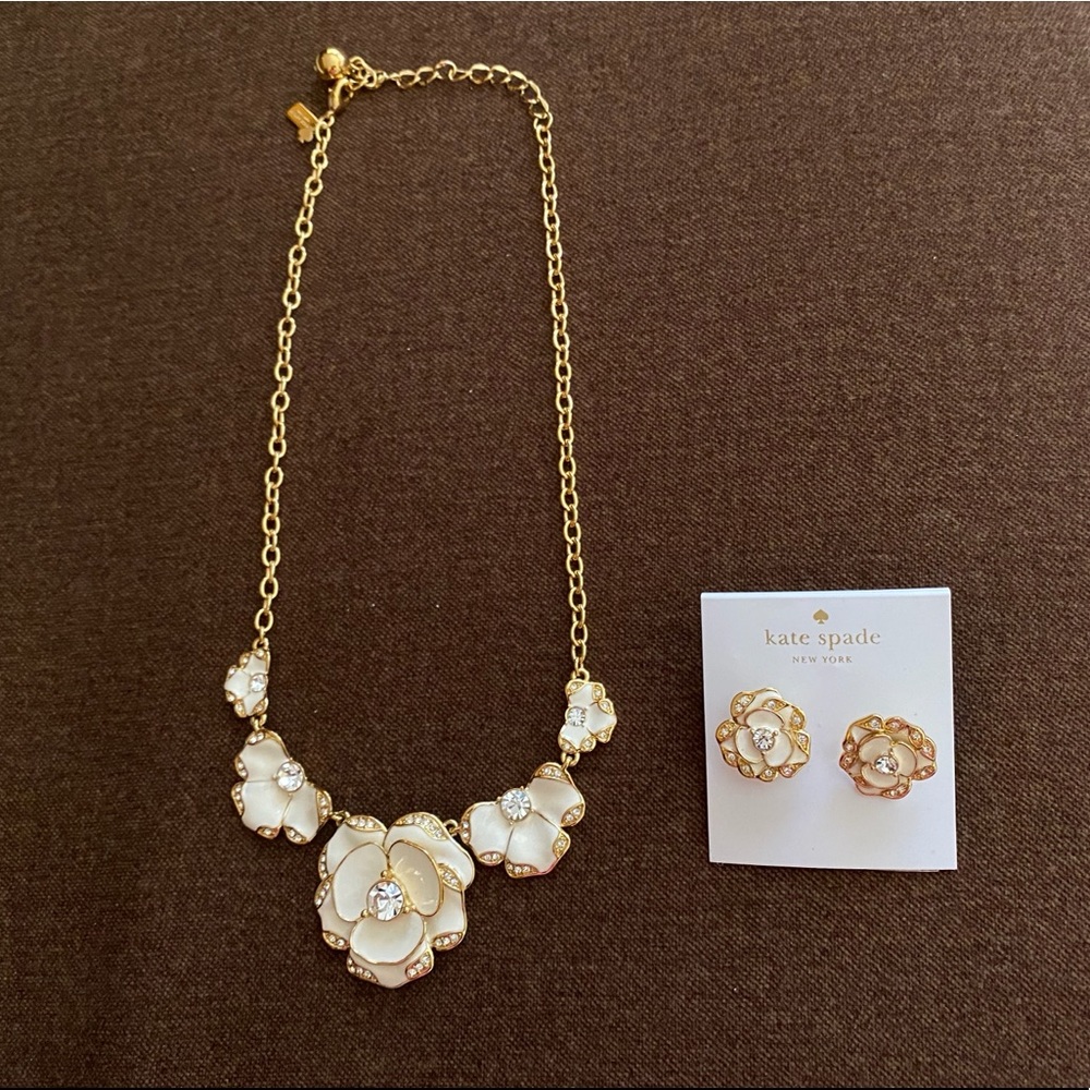 KS Floral Bling White/Gold Necklace & Earrings